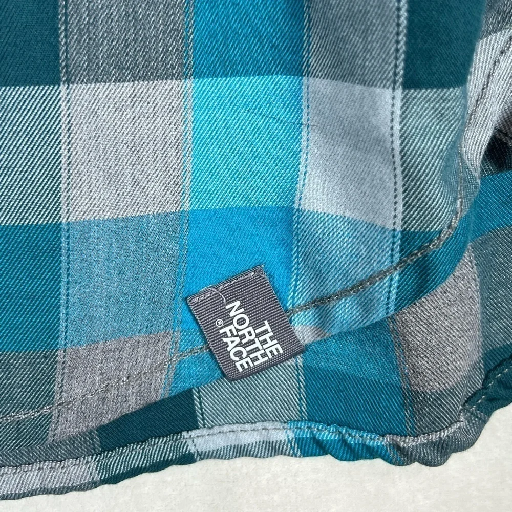 The North Face Size Large Button Front Performance Plaid Gingham Outdoor Shirt